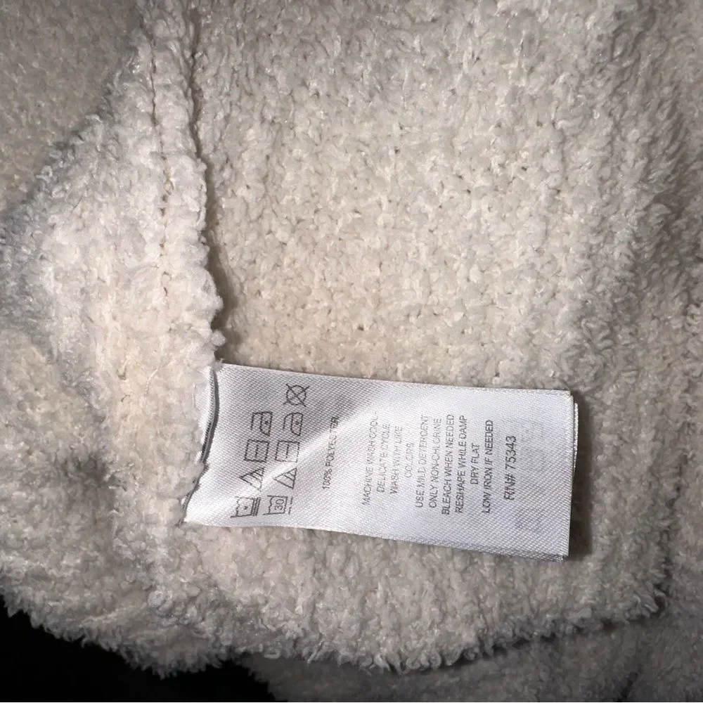 Cupcakes & Cashmere Cream Plush Longline Relaxed V Neck Sweater | Size M